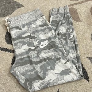 Nike Women’s Vintage Camo Jogger Pants - New